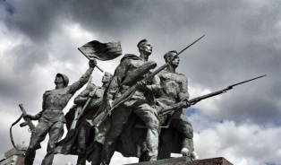Пацан трахает женщину с большими ореоловыми сосками 191